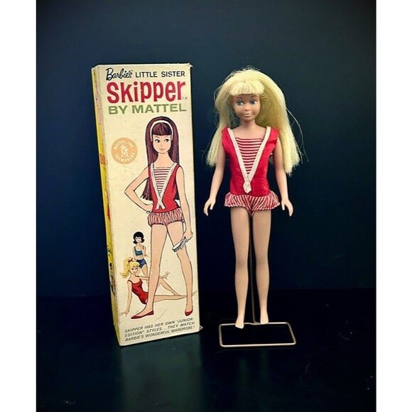 Vintage 1963 Barbie "Skipper" Playset! Case, Booklet, Doll, Outfits & Accessorie - Picture 3 of 11